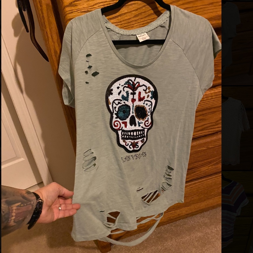 Distressed cap sleeves t-shirt with skull